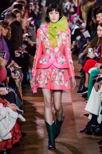 Look 27